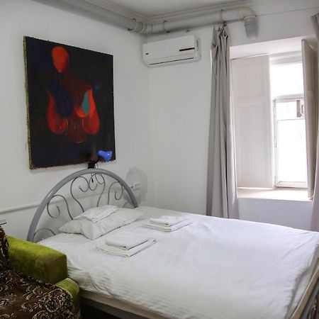 In The Center Of The City 2Rooms Tbilisi Bagian luar foto